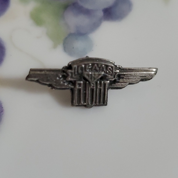 AMERICAN AIRLINES Vintage IdeAAs in Flight Commemorative Pin - Picture 2 of 5